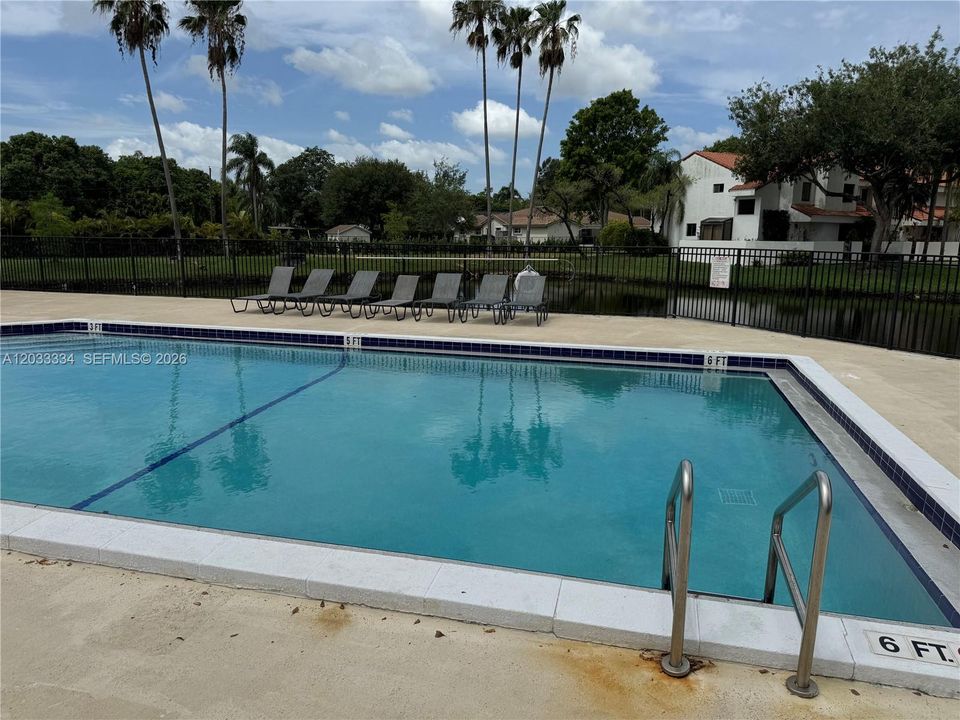 For Rent: $2,650 (2 beds, 2 baths, 930 Square Feet)