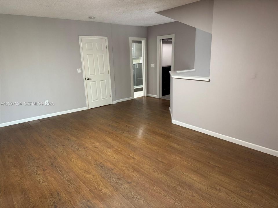 For Rent: $2,650 (2 beds, 2 baths, 930 Square Feet)