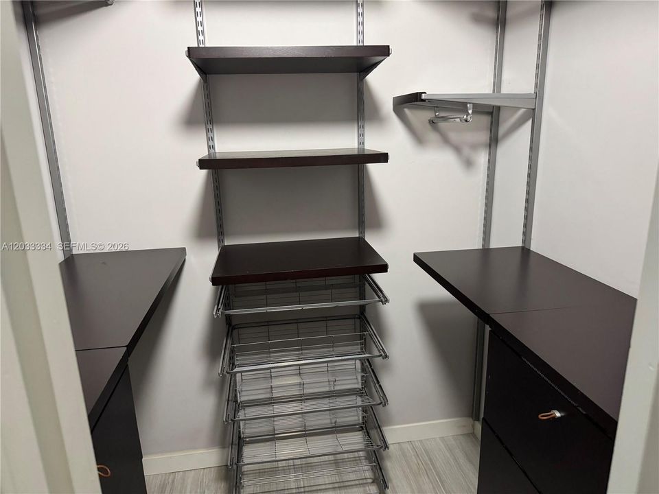 For Rent: $2,650 (2 beds, 2 baths, 930 Square Feet)