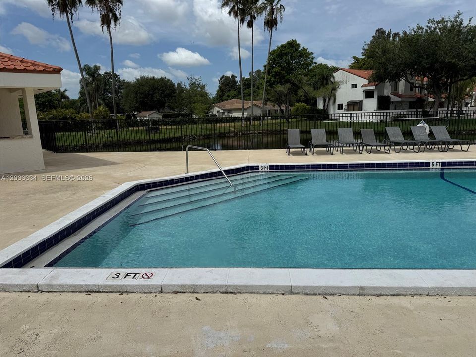For Rent: $2,650 (2 beds, 2 baths, 930 Square Feet)