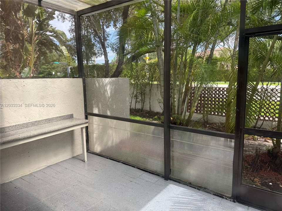 For Rent: $2,650 (2 beds, 2 baths, 930 Square Feet)