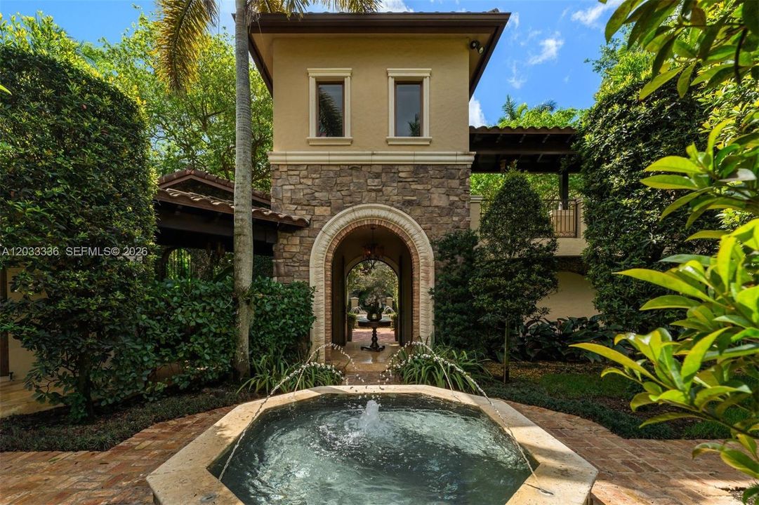 For Rent: $35,000 (6 beds, 8 baths, 6624 Square Feet)