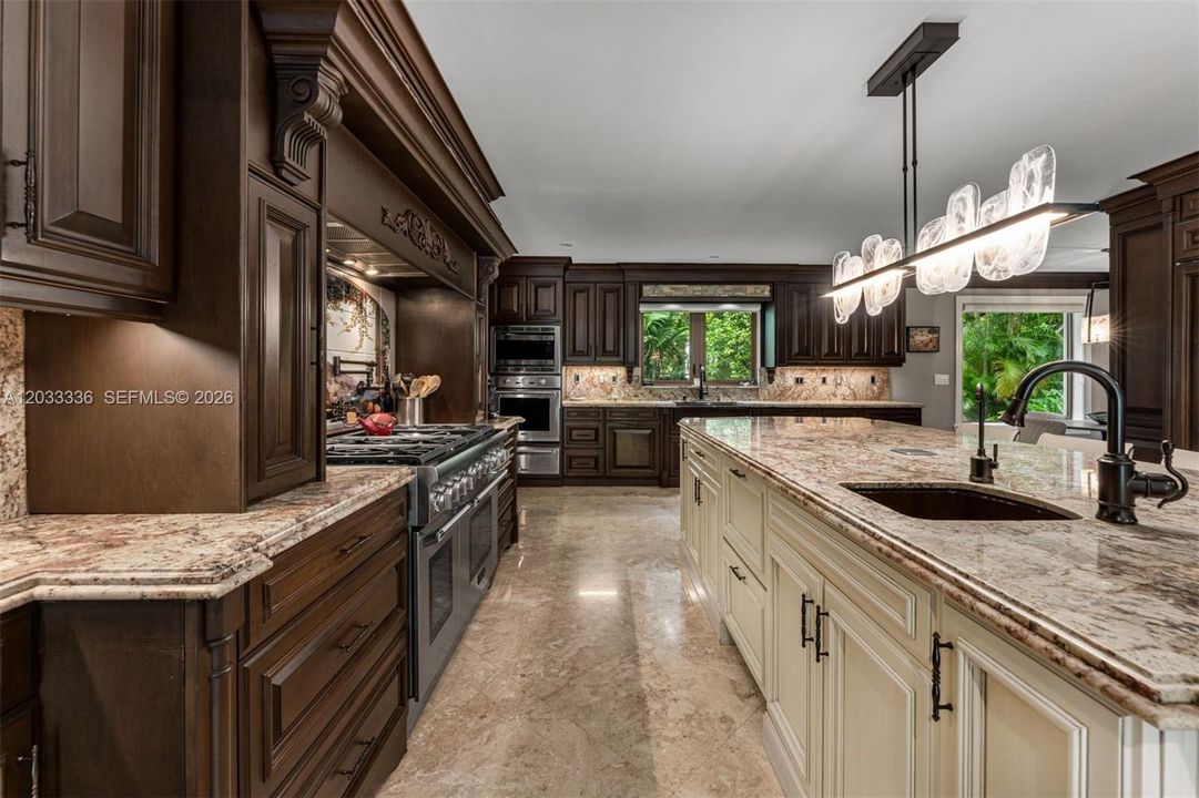 For Rent: $35,000 (6 beds, 8 baths, 6624 Square Feet)