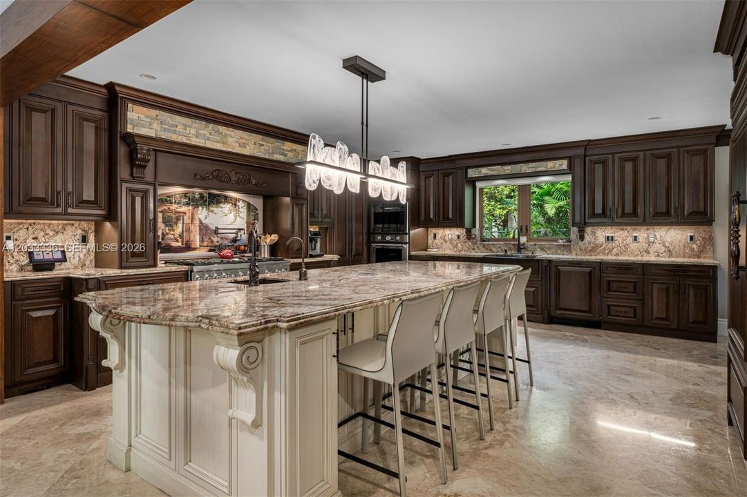 For Rent: $35,000 (6 beds, 8 baths, 6624 Square Feet)