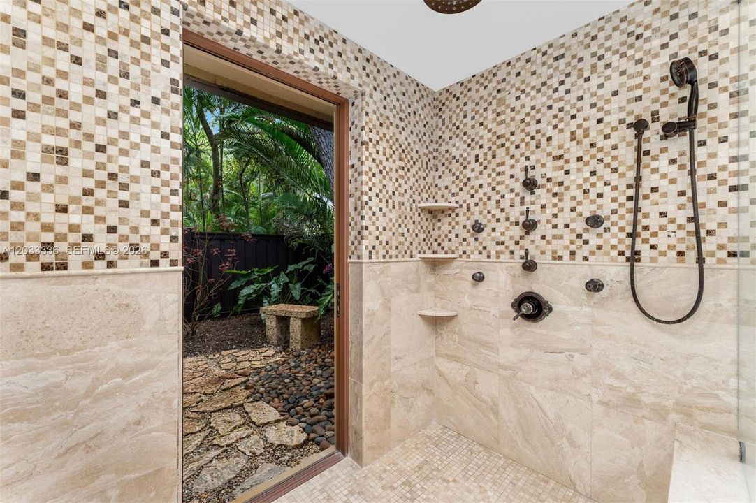 For Rent: $35,000 (6 beds, 8 baths, 6624 Square Feet)