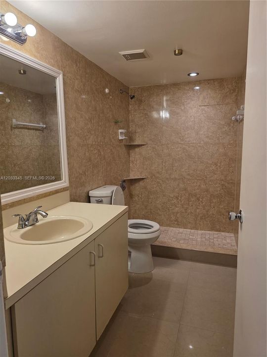 For Rent: $2,200 (2 beds, 2 baths, 960 Square Feet)