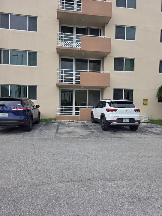 For Rent: $2,200 (2 beds, 2 baths, 960 Square Feet)