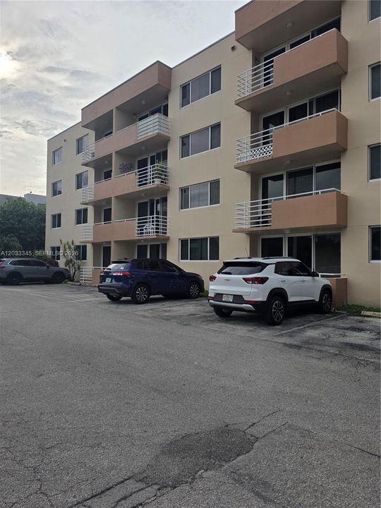 For Rent: $2,200 (2 beds, 2 baths, 960 Square Feet)