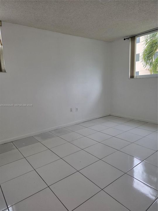For Rent: $2,200 (2 beds, 2 baths, 960 Square Feet)