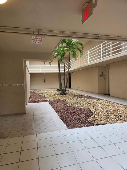 For Rent: $2,200 (2 beds, 2 baths, 960 Square Feet)