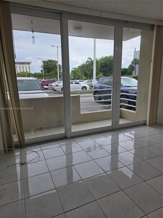 For Rent: $2,200 (2 beds, 2 baths, 960 Square Feet)