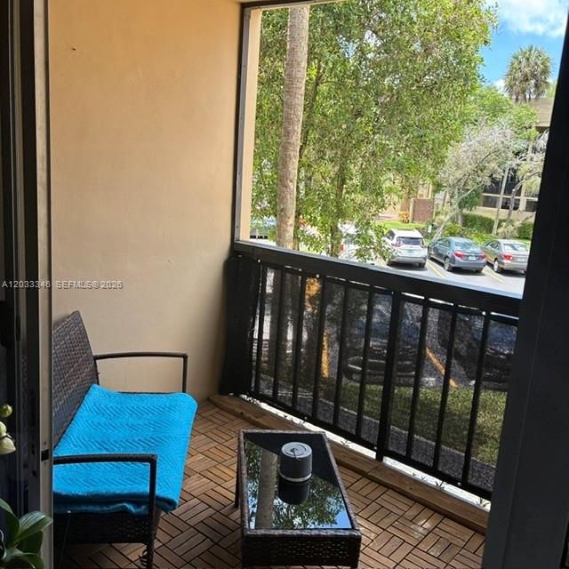For Sale: $268,000 (2 beds, 2 baths, 936 Square Feet)