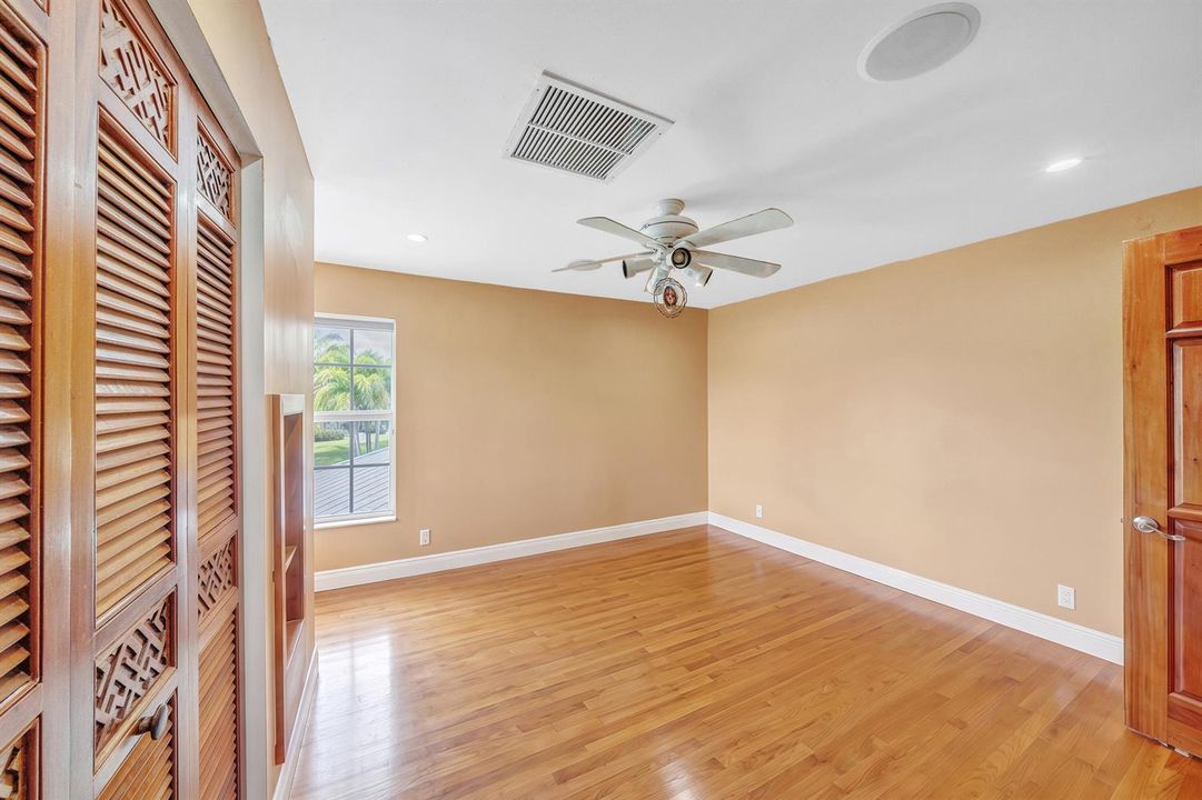 25 Guest Bedroom (1)