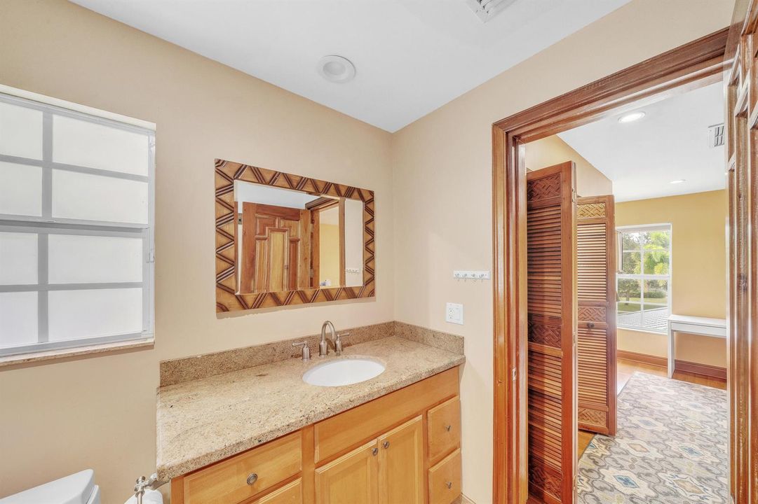 24 Jack and Jill Bath (2)