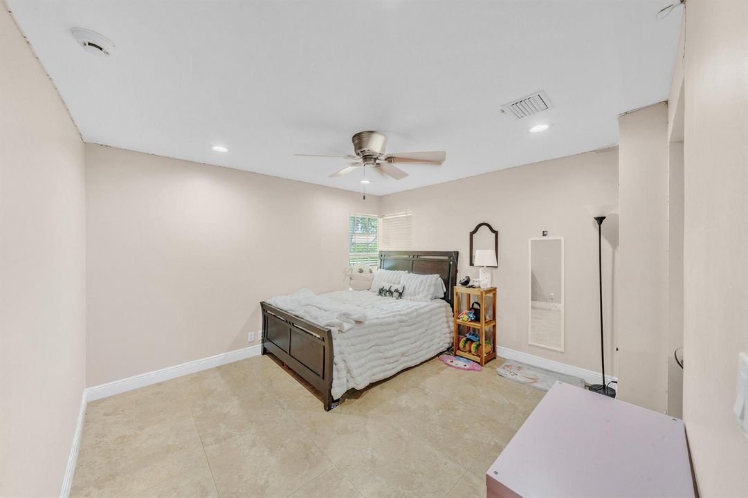 10 Guest BedroomA (1)