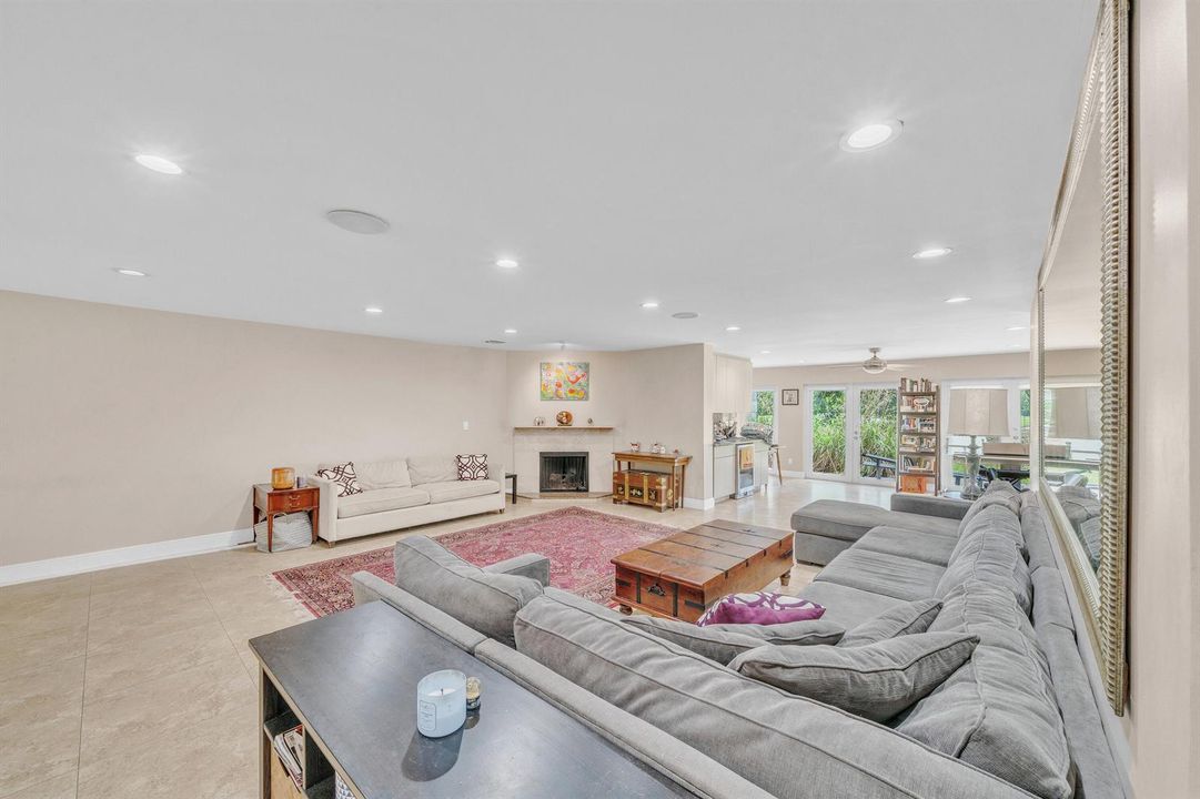 4 Living Area (2)