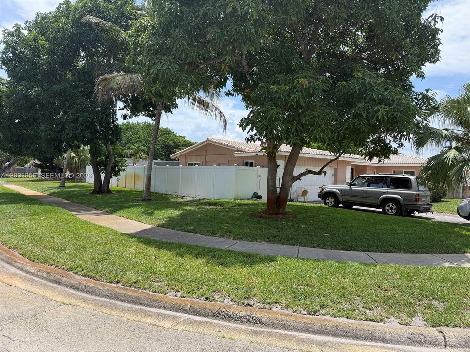 For Sale: $675,000 (5 beds, 3 baths, 2978 Square Feet)