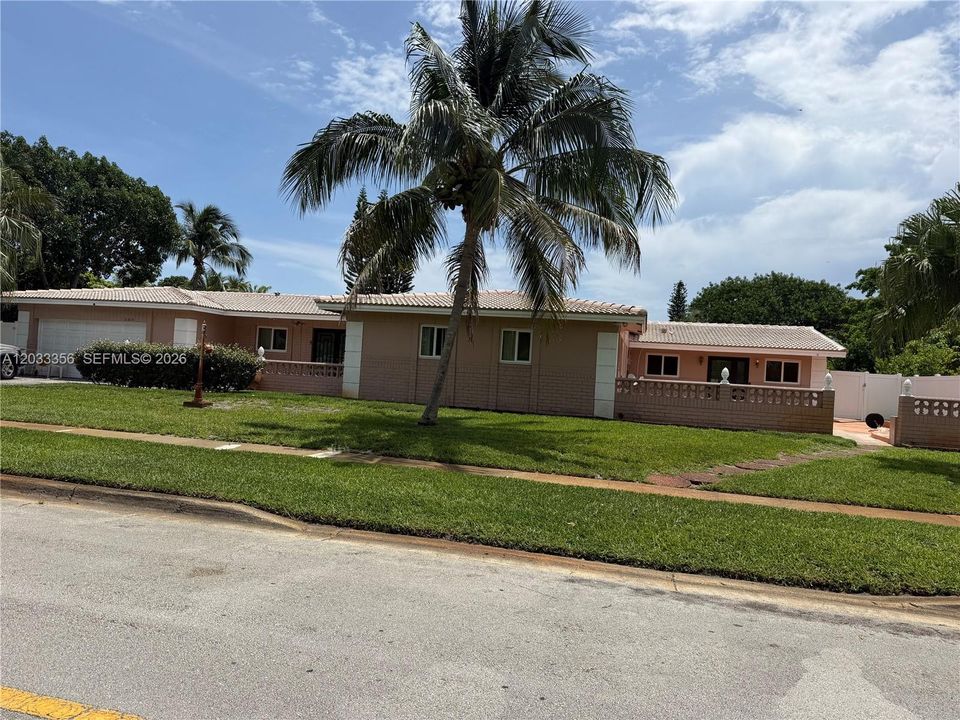 For Sale: $675,000 (5 beds, 3 baths, 2978 Square Feet)