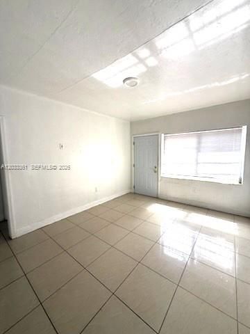 For Rent: $2,300 (2 beds, 1 baths, 1656 Square Feet)