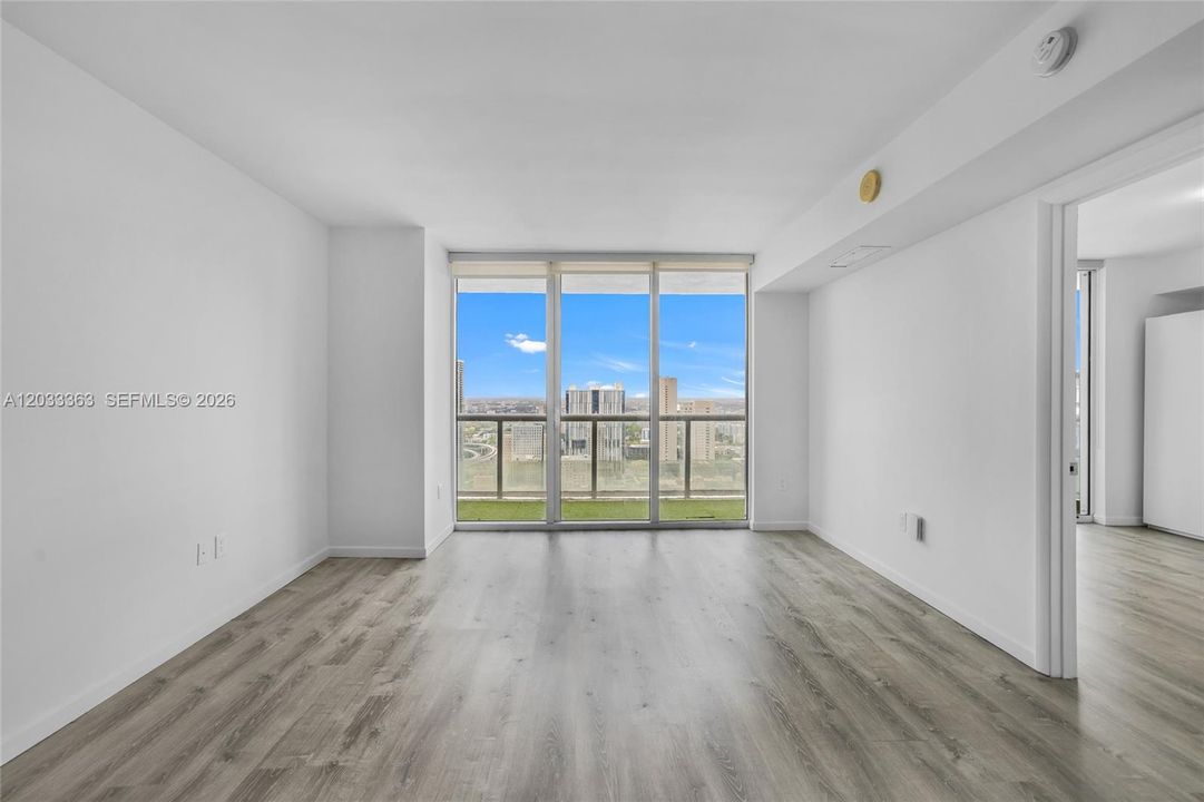 For Sale: $460,000 (1 beds, 1 baths, 800 Square Feet)