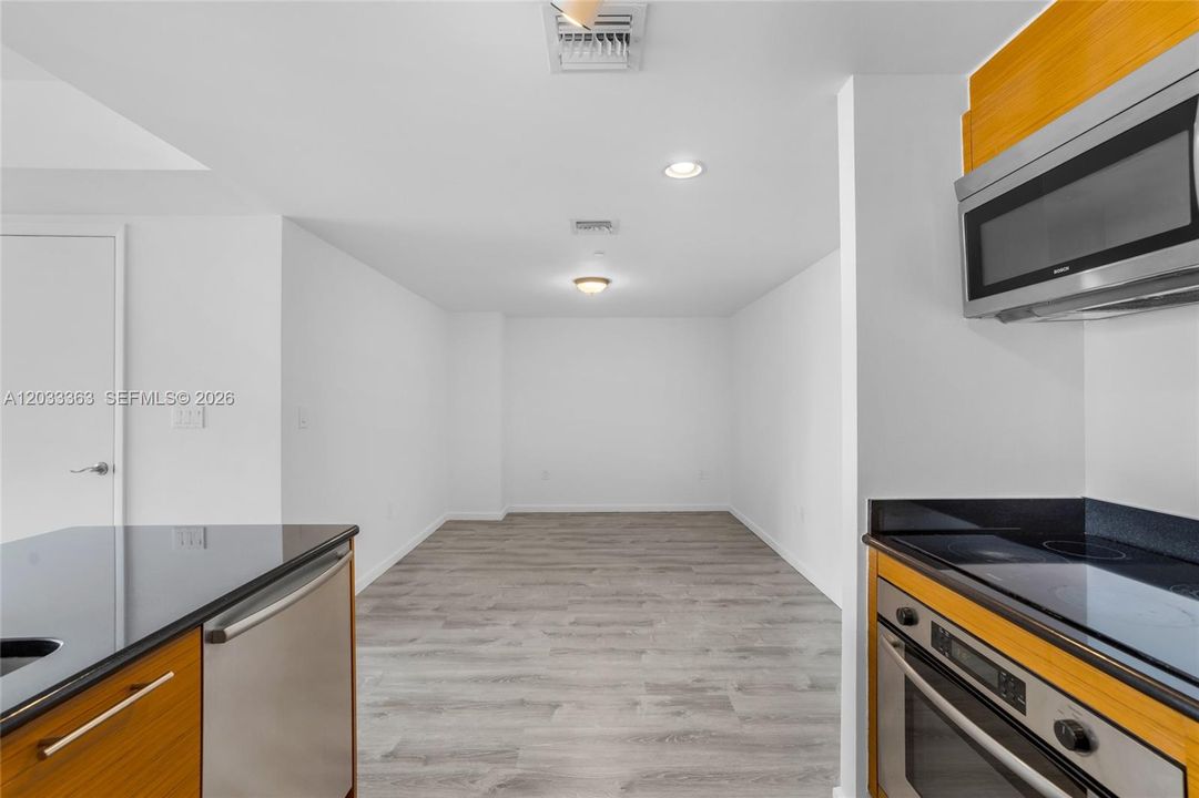 For Sale: $460,000 (1 beds, 1 baths, 800 Square Feet)