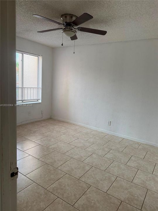 For Rent: $2,050 (2 beds, 2 baths, 963 Square Feet)