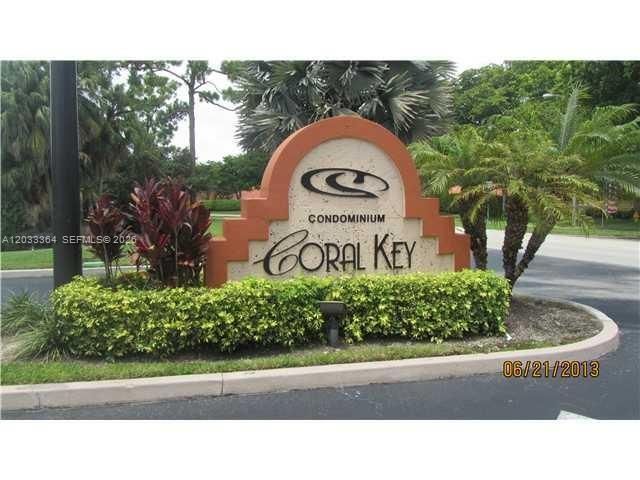 For Rent: $2,050 (2 beds, 2 baths, 963 Square Feet)