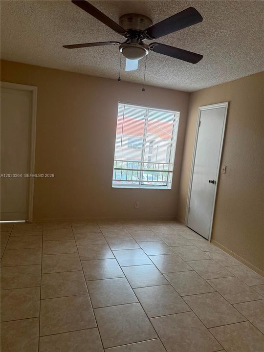 For Rent: $2,050 (2 beds, 2 baths, 963 Square Feet)
