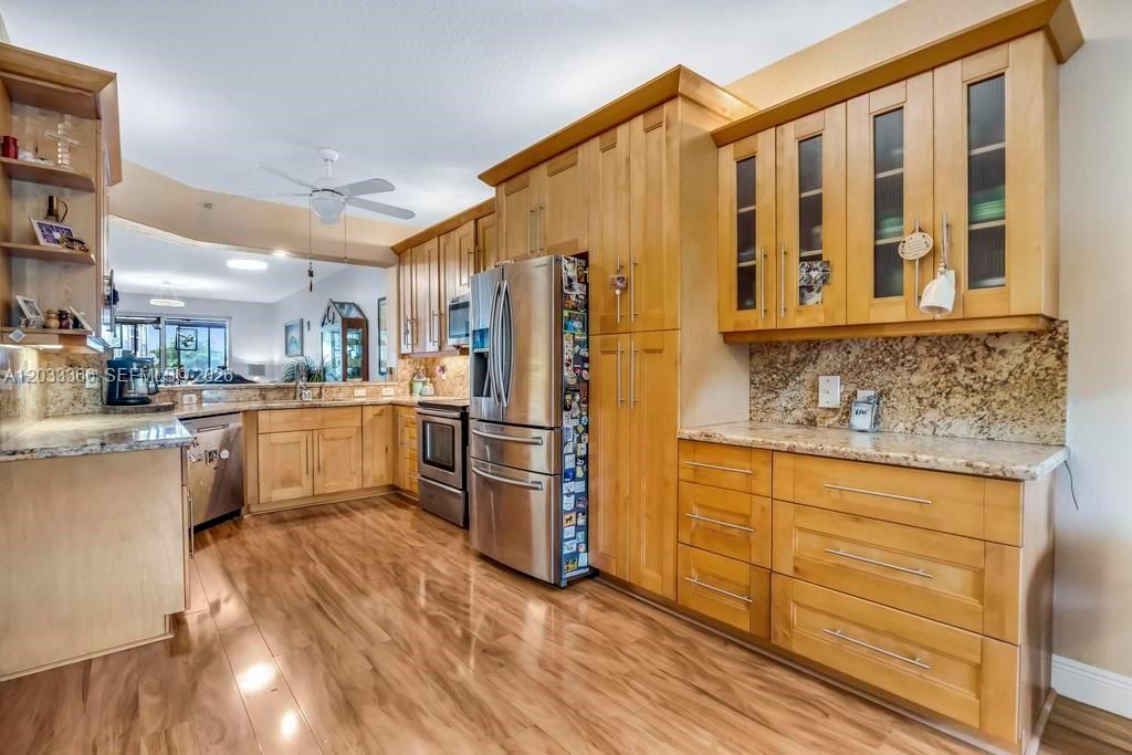 For Sale: $250,000 (2 beds, 2 baths, 1705 Square Feet)