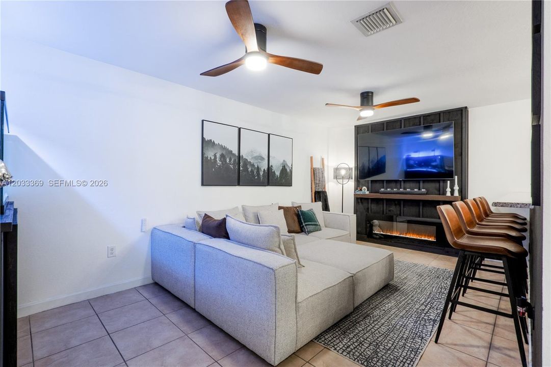 En Venta: $465,000 (3 camas, 2 baños, 1515 Pies cuadrados)