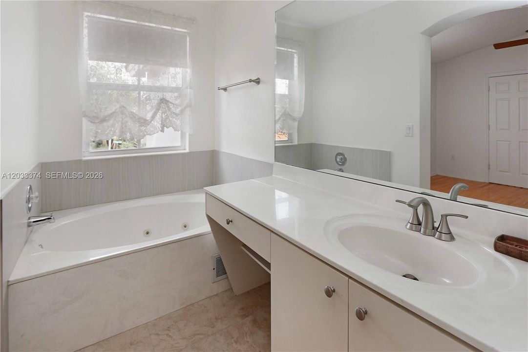 For Rent: $3,600 (2 beds, 2 baths, 1404 Square Feet)