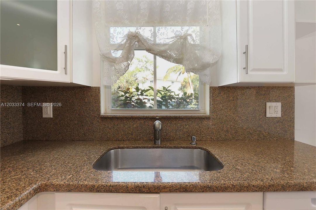 For Rent: $3,600 (2 beds, 2 baths, 1404 Square Feet)