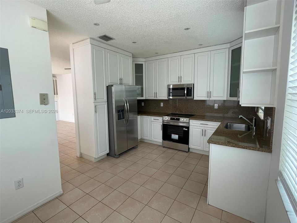 For Rent: $3,600 (2 beds, 2 baths, 1404 Square Feet)