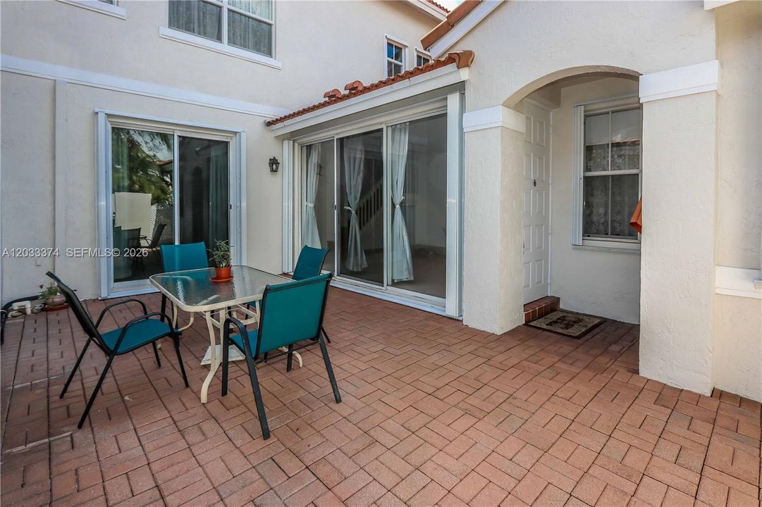 For Rent: $3,600 (2 beds, 2 baths, 1404 Square Feet)