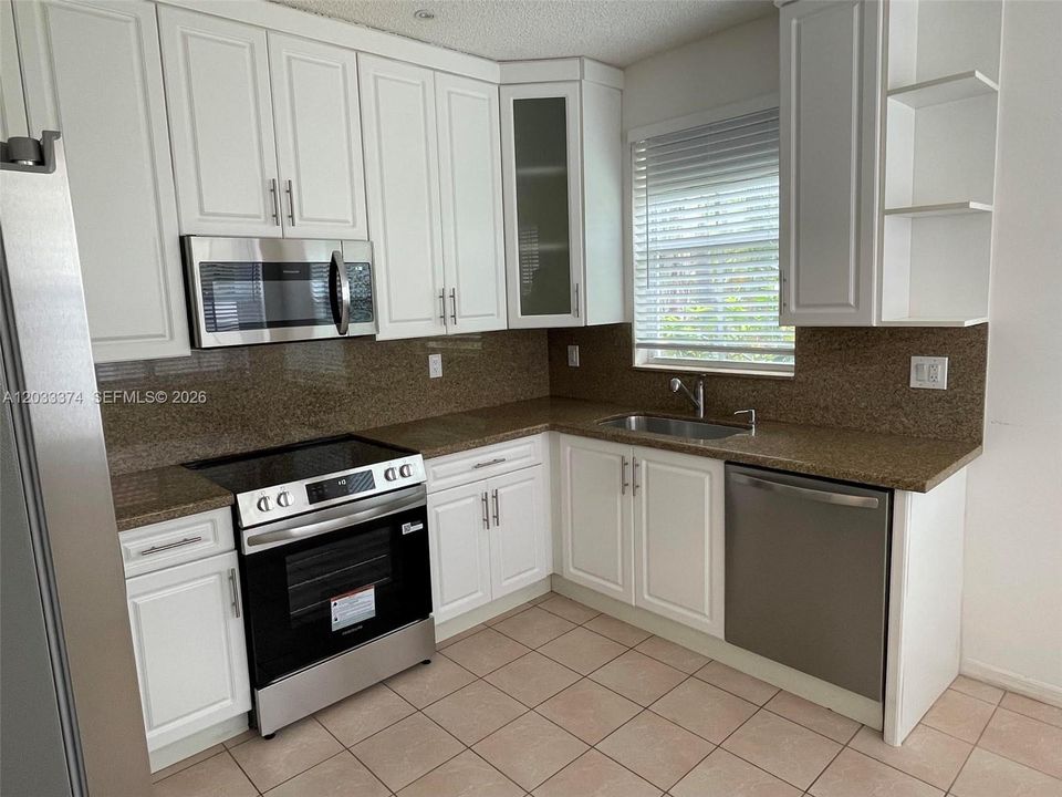 For Rent: $3,600 (2 beds, 2 baths, 1404 Square Feet)