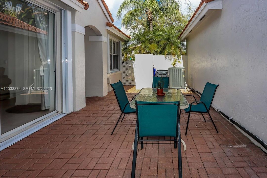 For Rent: $3,600 (2 beds, 2 baths, 1404 Square Feet)