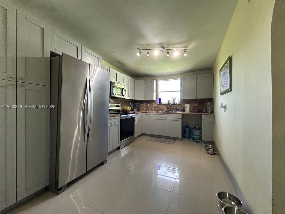 На продажу: $1,299,900 (4 спален, 2 ванн, 1365 Квадратных фут)
