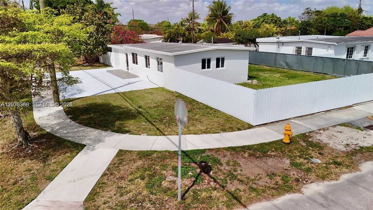 For Rent: $3,100 (2 beds, 2 baths, 1265 Square Feet)