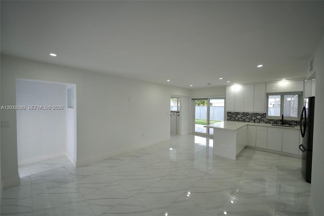 For Rent: $3,100 (2 beds, 2 baths, 1265 Square Feet)