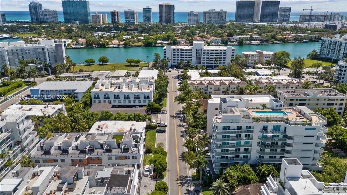 For Sale: $675,000 (2 beds, 2 baths, 955 Square Feet)