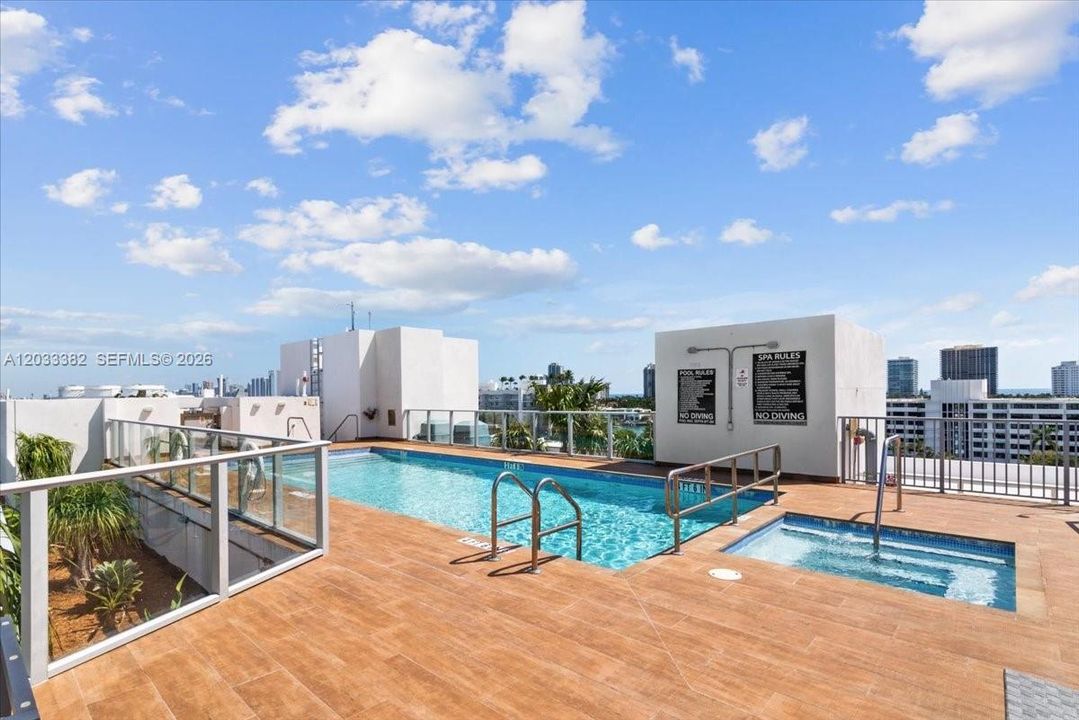 For Sale: $675,000 (2 beds, 2 baths, 955 Square Feet)