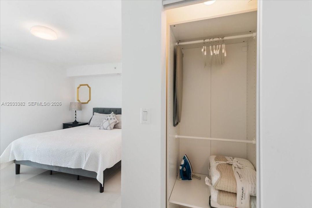 For Sale: $675,000 (2 beds, 2 baths, 955 Square Feet)
