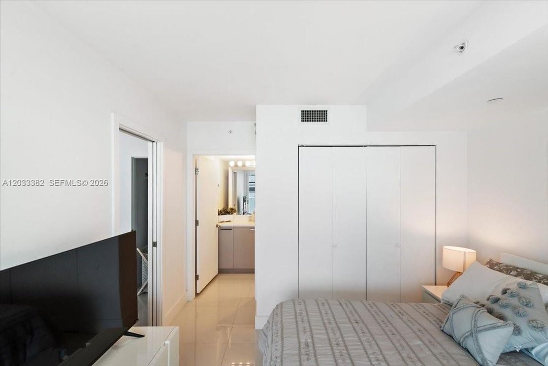 For Sale: $675,000 (2 beds, 2 baths, 955 Square Feet)
