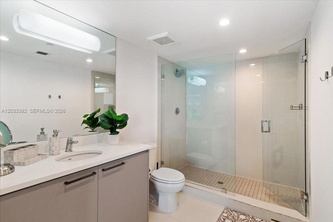 For Sale: $675,000 (2 beds, 2 baths, 955 Square Feet)