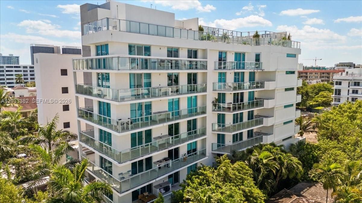 For Sale: $675,000 (2 beds, 2 baths, 955 Square Feet)