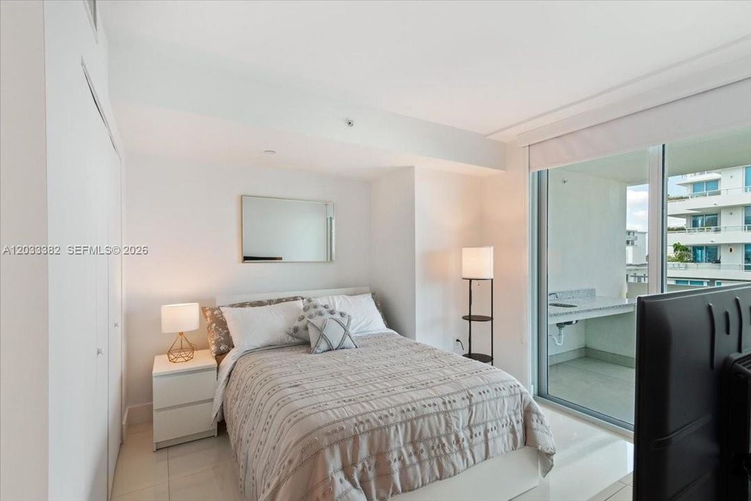For Sale: $675,000 (2 beds, 2 baths, 955 Square Feet)