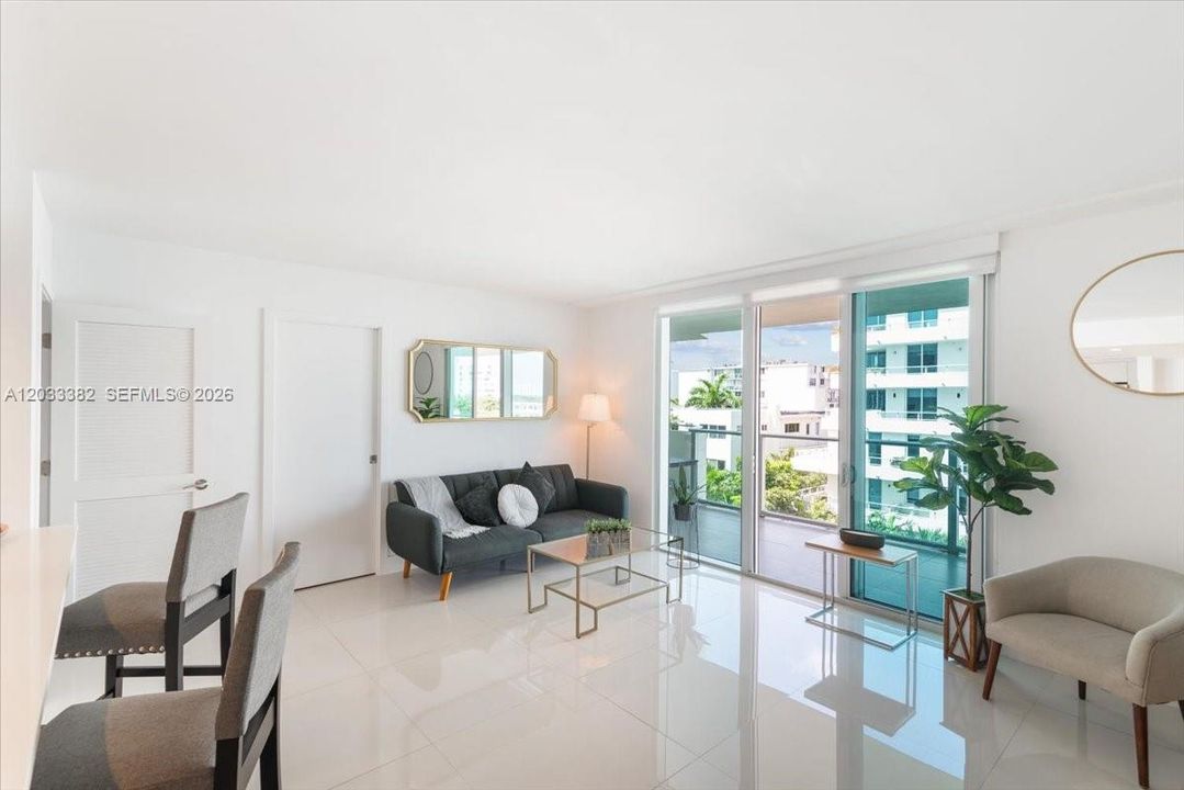 For Sale: $675,000 (2 beds, 2 baths, 955 Square Feet)