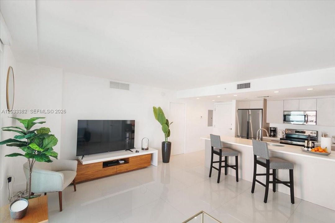 For Sale: $675,000 (2 beds, 2 baths, 955 Square Feet)