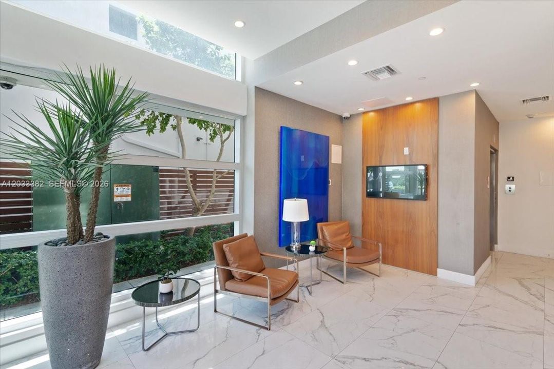 For Sale: $675,000 (2 beds, 2 baths, 955 Square Feet)