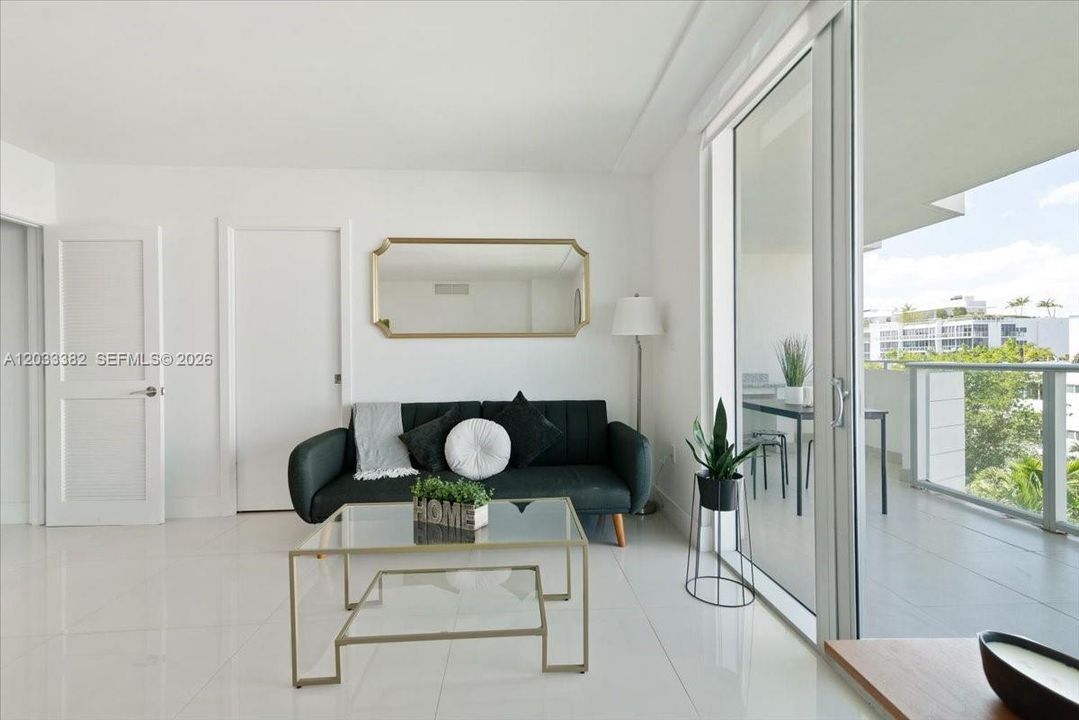 For Sale: $675,000 (2 beds, 2 baths, 955 Square Feet)